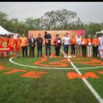 Limpian voluntarios con gabinete de Igualdad el río Santa Catarina
