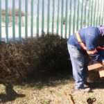 Desalojan dos viviendas por deslave de talud en márgenes del Río Pesquería