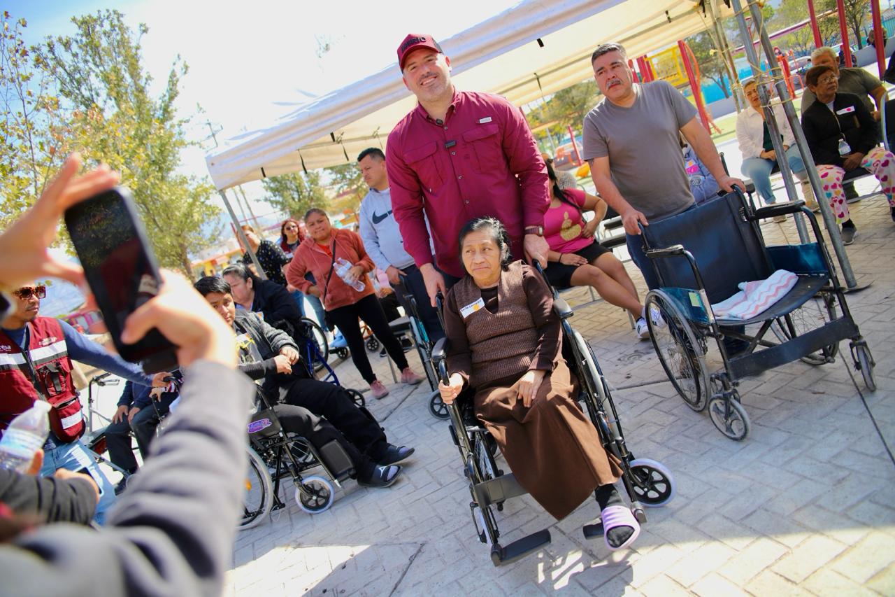 Refuerza Mario Soto apoyos sociales a familias de García con operativos en teritorio