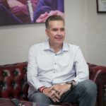 Reconoce Miguel Flores a paramédico del CRUM Nuevo León
